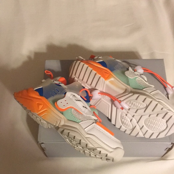 Little boys white and orange sneakers Size 28 - Picture 3 of 6